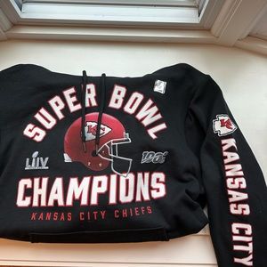 Kansas City Chiefs men’s sweatshirt. Size small.  Previous Super Bowl win.  NWT